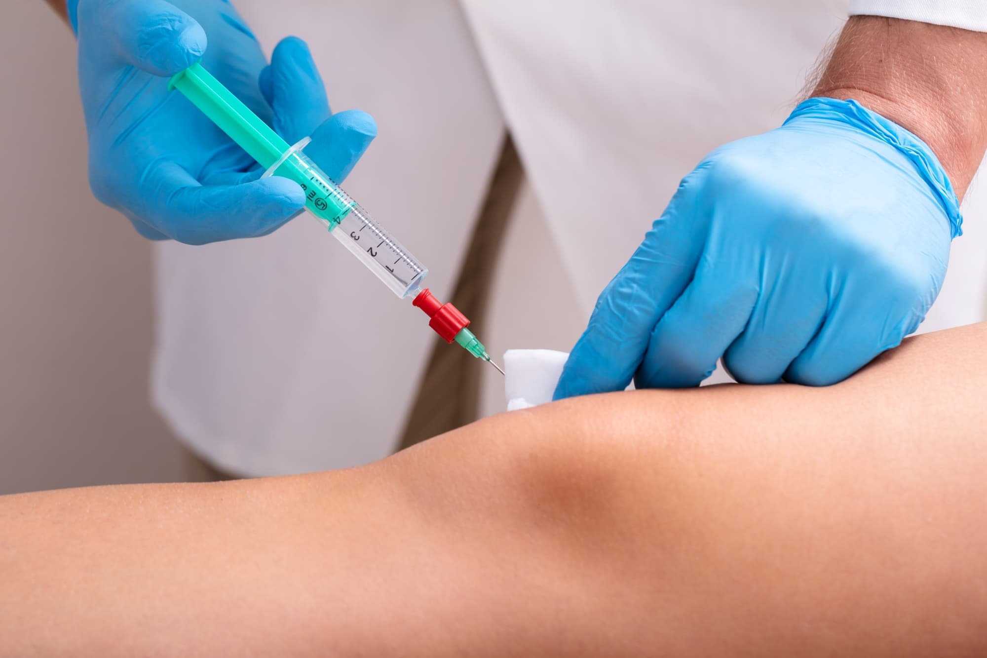 doctor injecting patient's knee