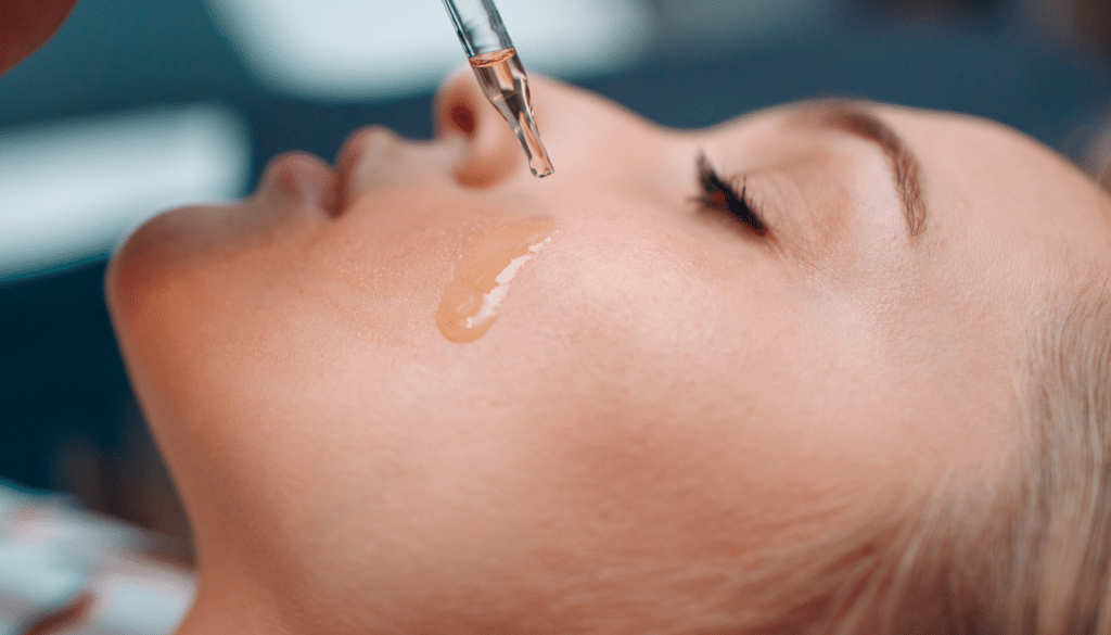 Sesderma azelaic acid serum treatment use by a female