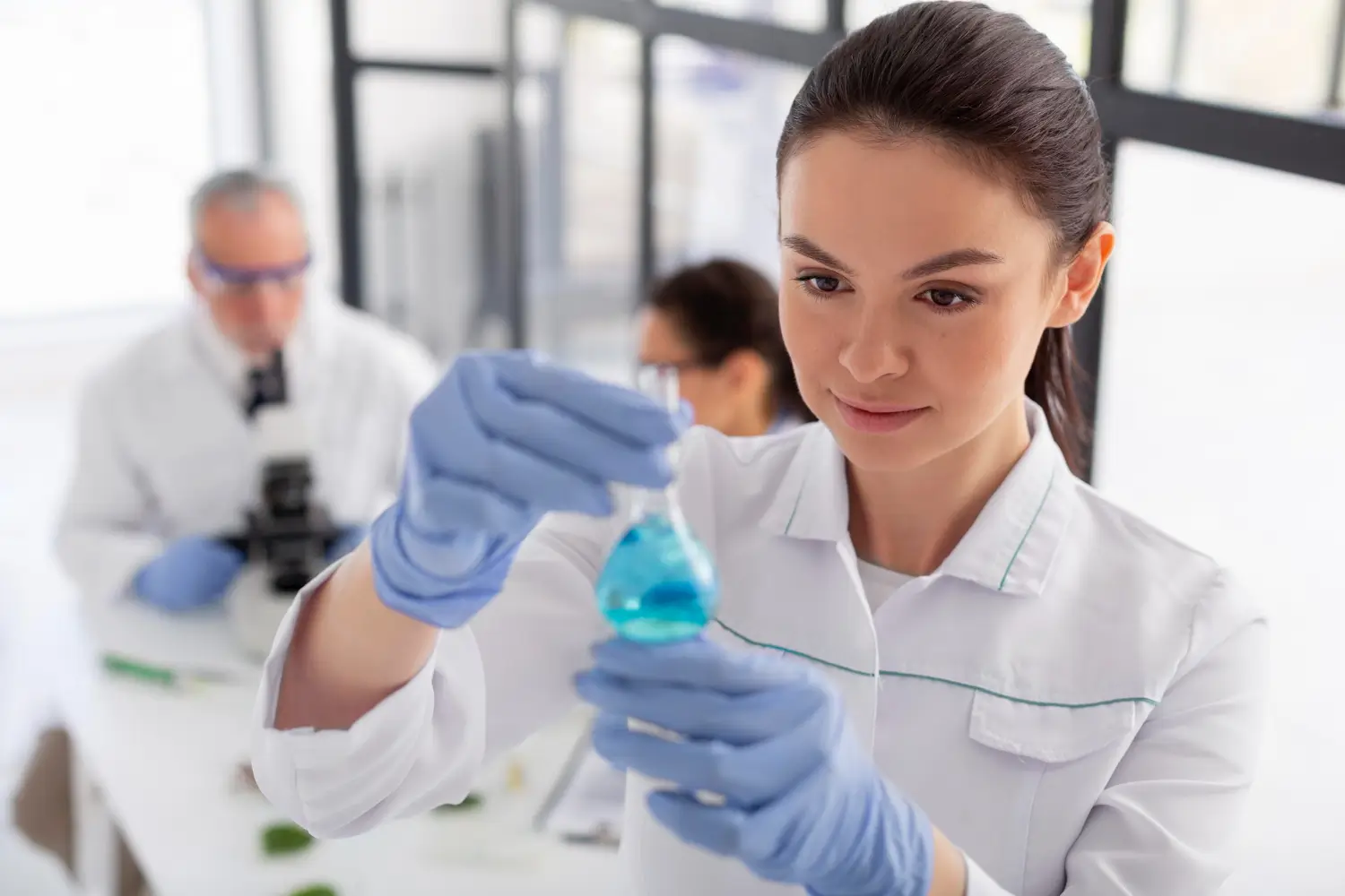 doctors brainstorming in the laboratory