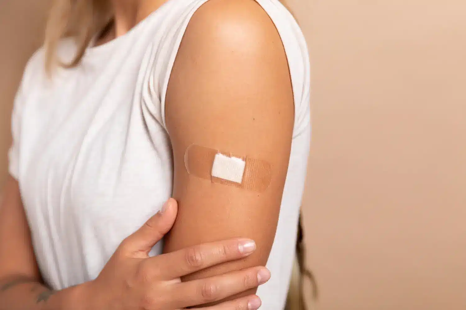 she just got an injection in her arm