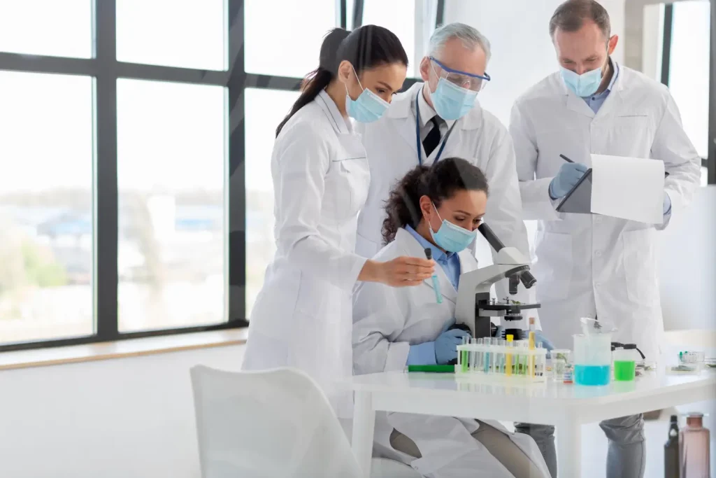 doctors in the laboratory are brainstorming