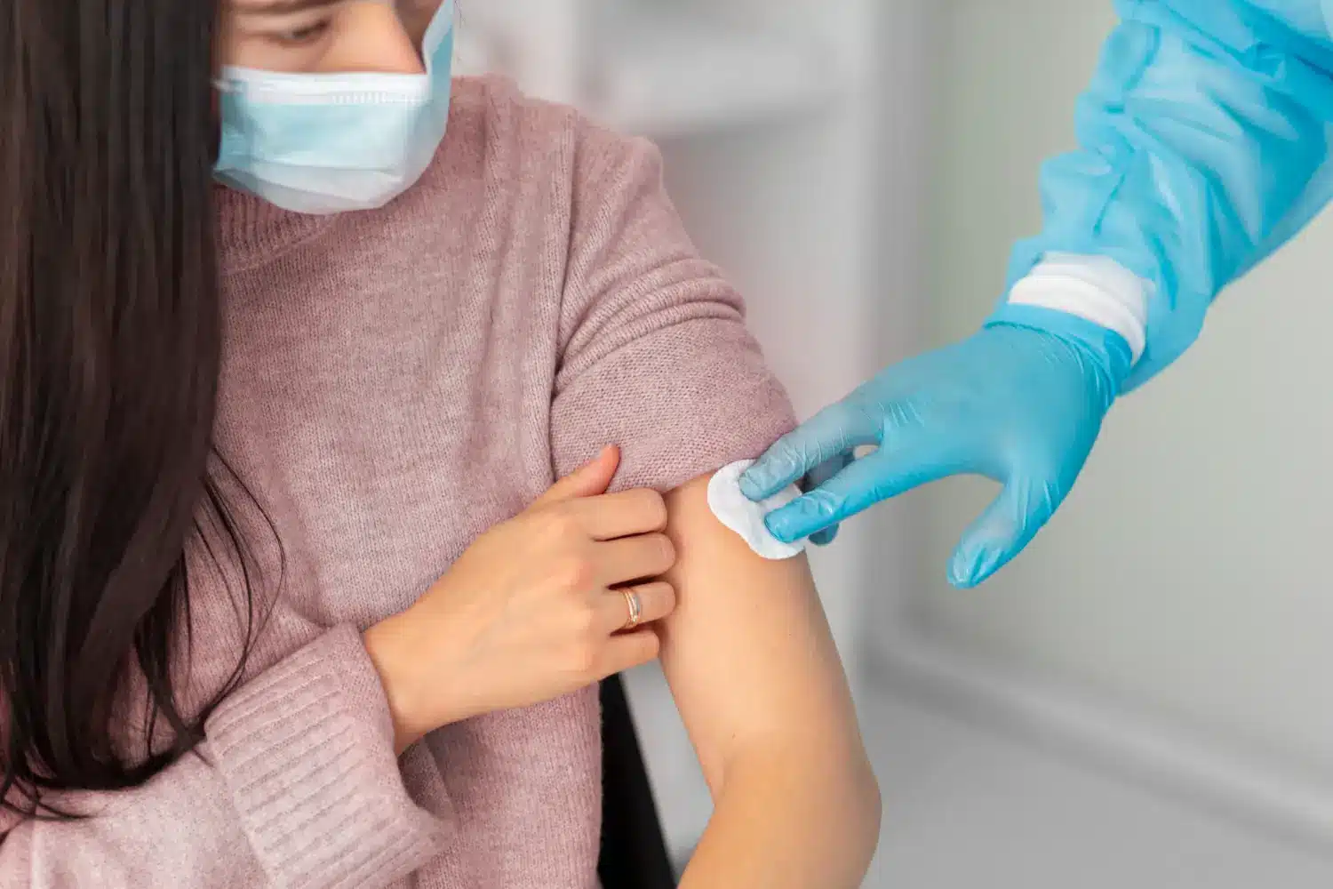she gets ian injection in her arm