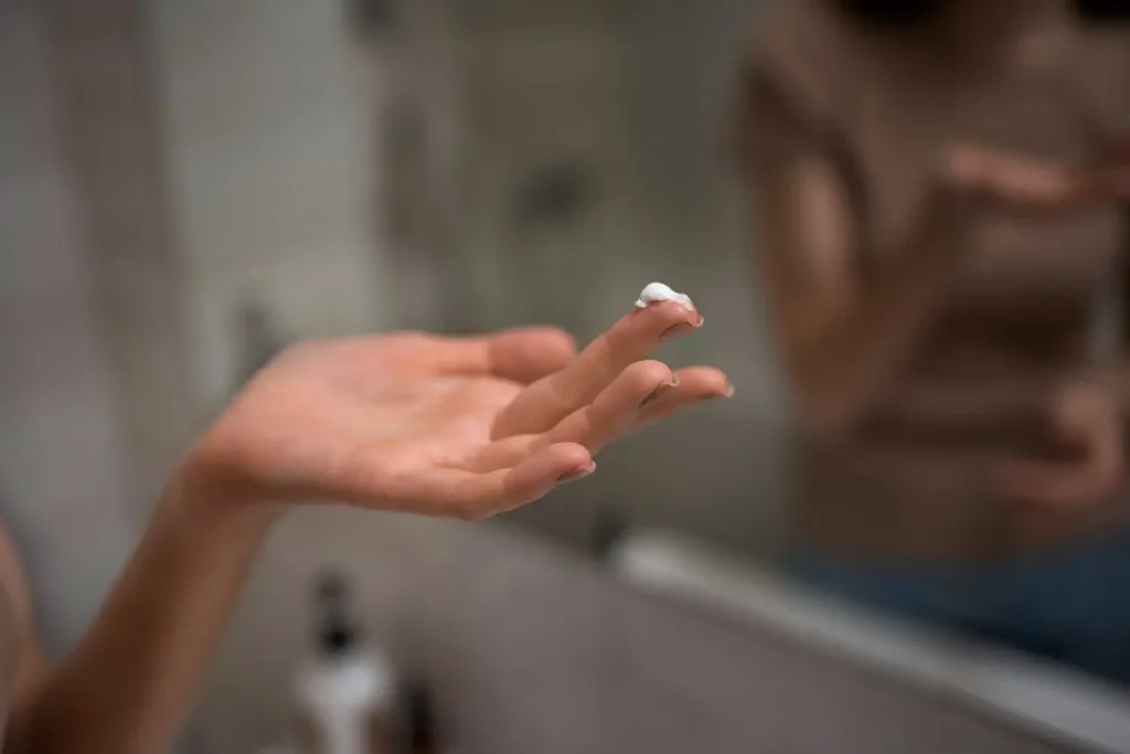 showing enough amount of cream to use
