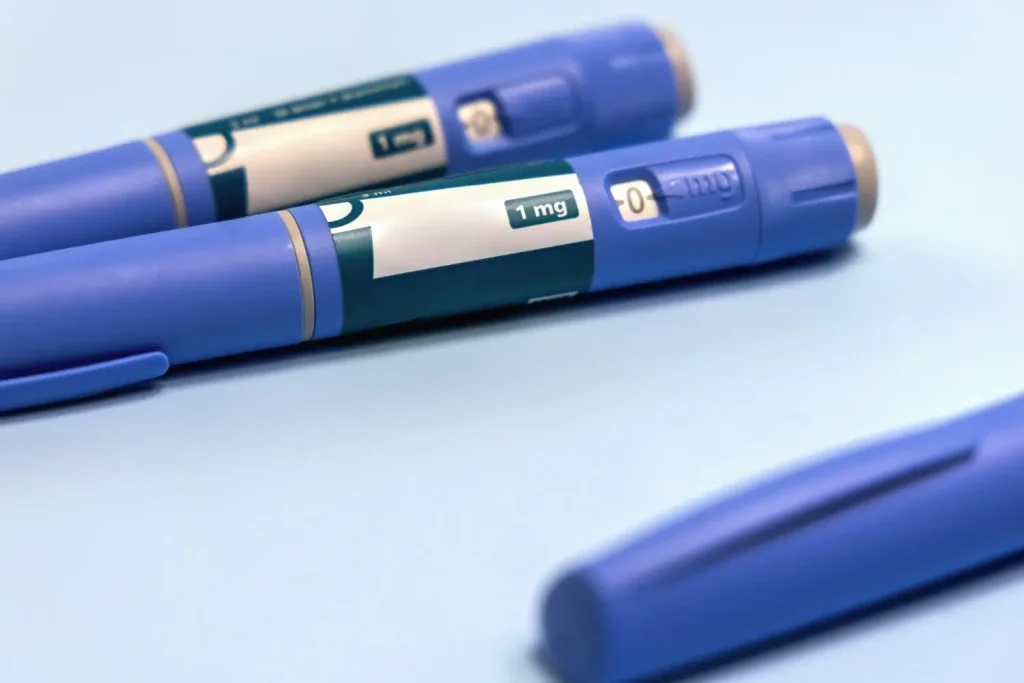 A collection of pre-filled injection pens on a medical tray, representing diabetes treatments like Mounjaro.