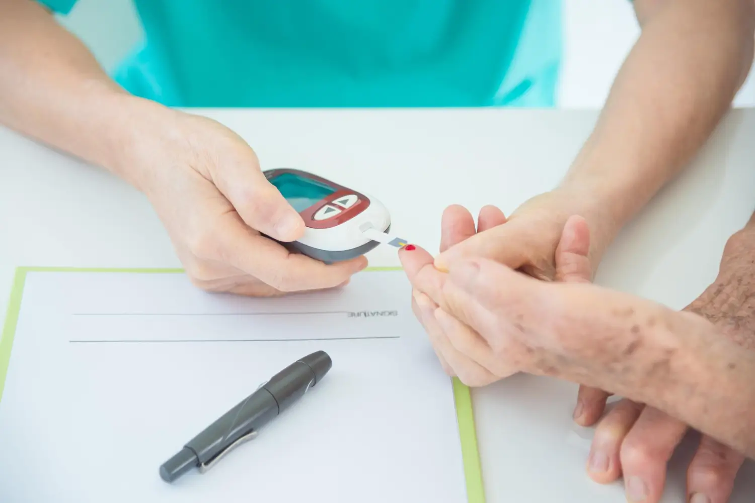 Doctor checks on patient's blood siugar level for monitoring.